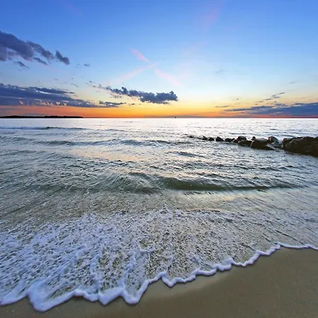 Modern Near Marina *